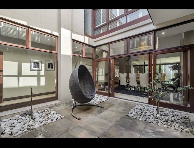 5 BEDROOM HOUSE FOR SALE IN HYDE PARK